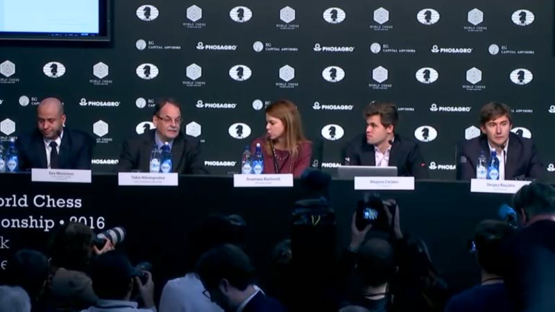 Carlsen Karjakin 2016 partie 12 conference presse