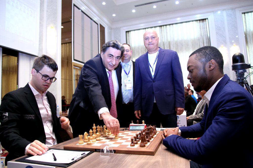 Coupe du monde d'échecs FIDE ronde 1 jour 1 Magnus Carlsen