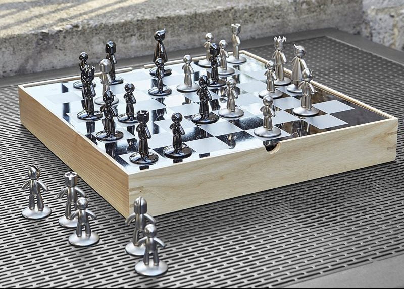 échiquier design Umbra Buddy chess en bois et métal