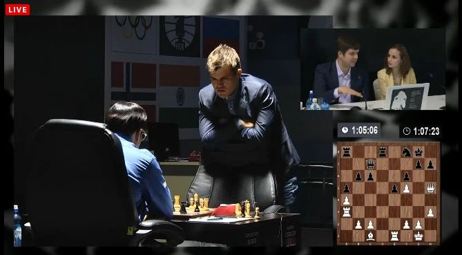 Magnus Carlsen débout 2eme partie du match contre Anand