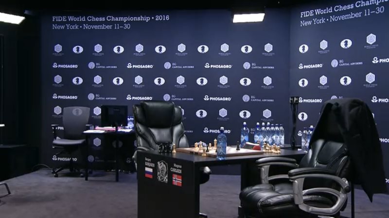 Carlsen Karjakin 2016 departage 1