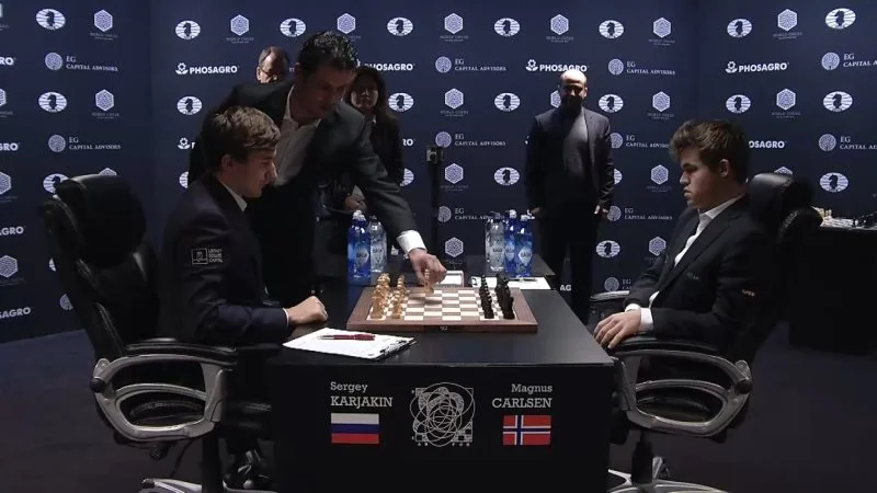 Carlsen Karjakin 2016 partie 11 coup 1