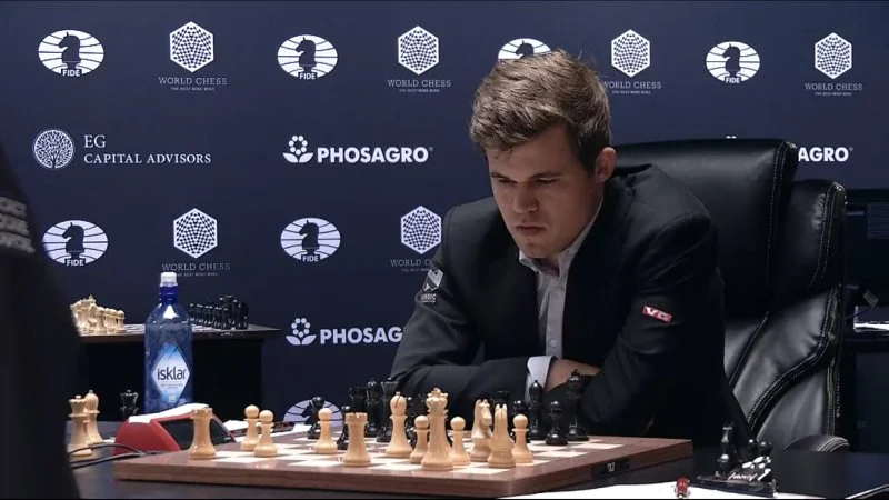 Carlsen Karjakin 2016 partie 4 coup 21
