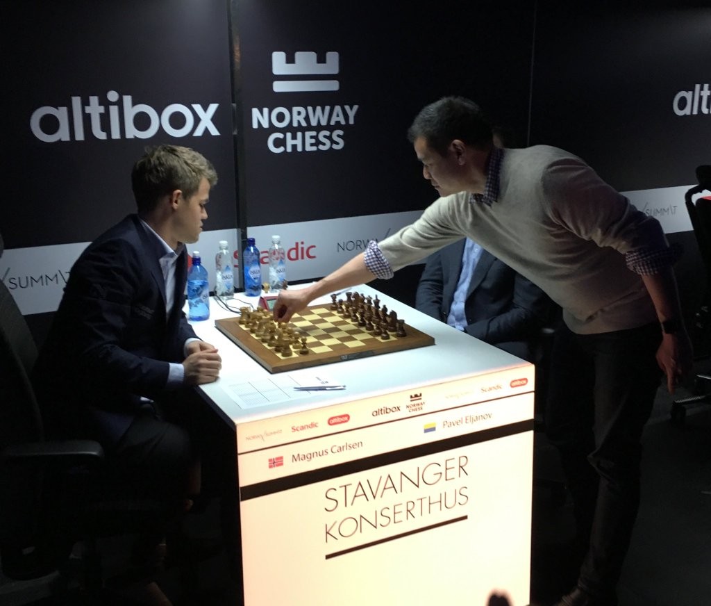 Norway Chess 2016 Ronde 9 Magnus Carlsen premier coup de sa partie par Wesley Chan de Google