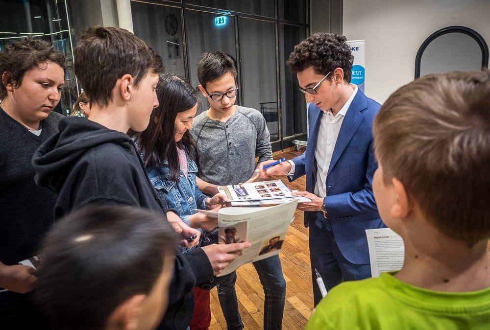 Grenke Chess Classic 2017 Ronde 2 Fabiano Caruana avec ses fansfans