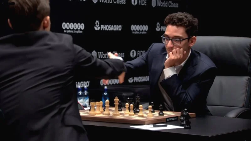 Championnat du Monde d'échecs 2018 partie 4 poignée mains finale