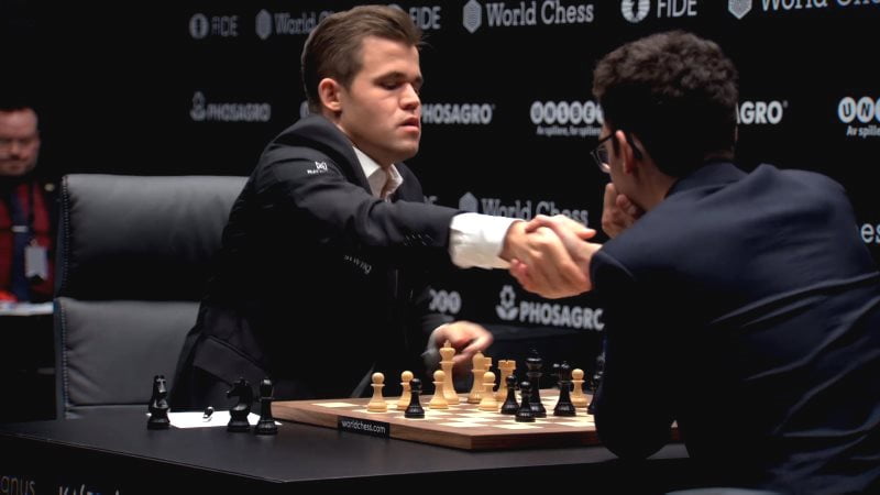Championnat du Monde d'échecs 2018 partie 4 poignée mains finale