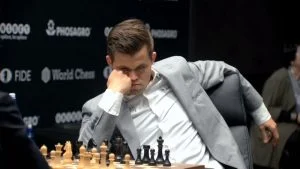 Championnat du Monde d'échecs 2018 partie 8 Magnus Carlsen