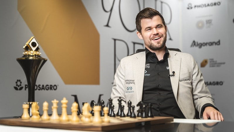 Magnu Carlsen Champion du Monde échecs 2021